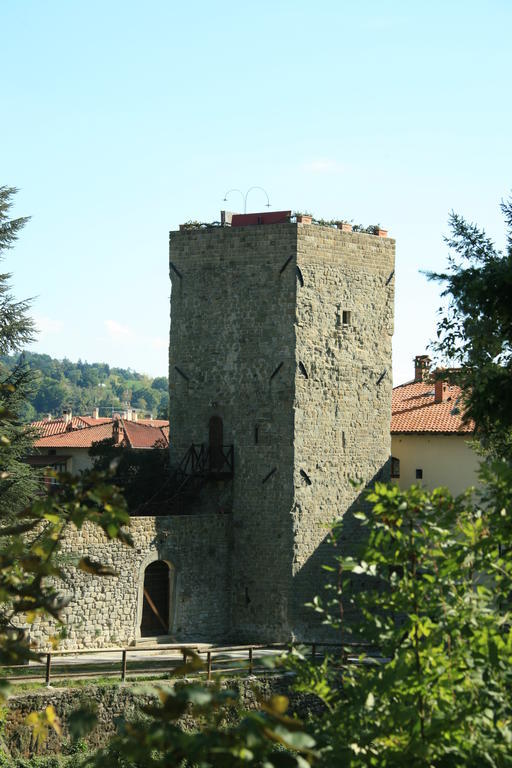 Medieval Tower Lungarno Your Wedding In Tuscany Pratovecchio Exterior photo